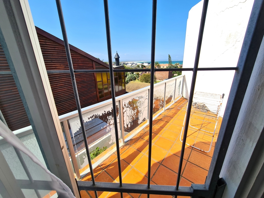 5 Bedroom Property for Sale in Wavecrest Eastern Cape